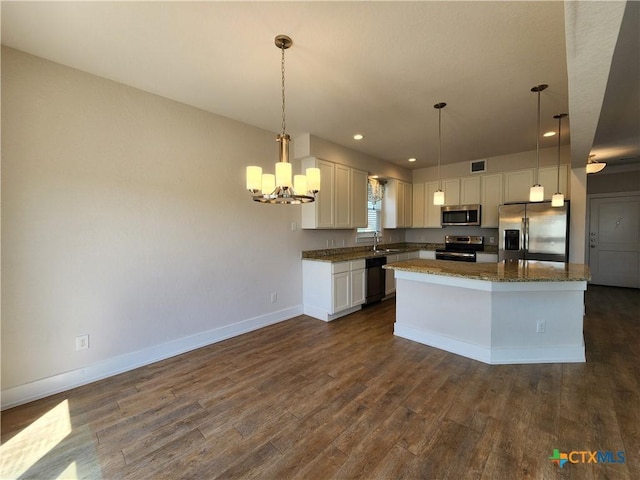 kitchen with dark wood-style floors, baseboards, a sink, appliances with stainless steel finishes, and white cabinetry