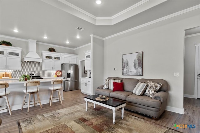 117 Aidan Ct, Burnet, TX 78611 - living room featuring light wood finished floors, crown molding, recessed lighting, and baseboards