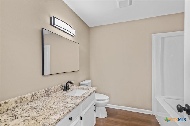 454 W Ward St, Goliad, TX 77963 - full bath featuring vanity, wood finished floors, and a bath