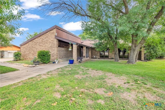 view of side of property featuring a yard