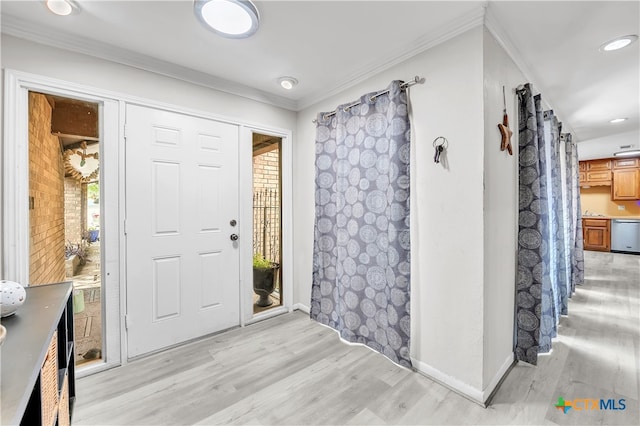 entryway with light wood-type flooring and crown molding