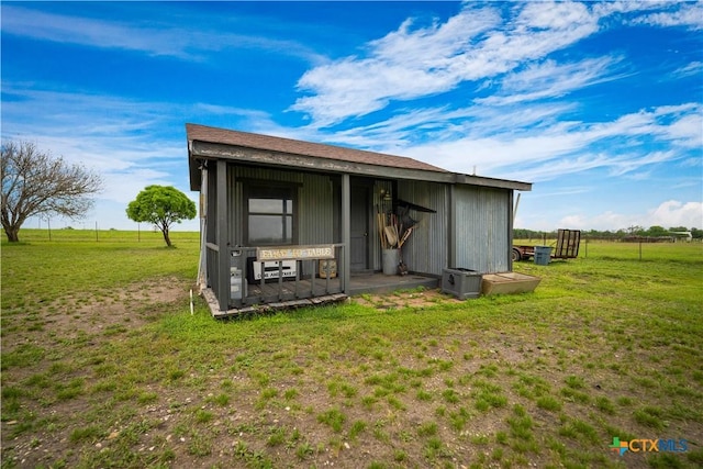 view of outdoor structure featuring an outdoor structure