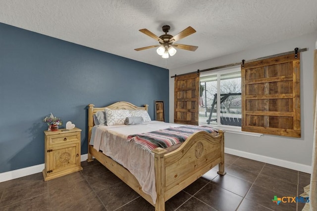 bedroom with ceiling fan, a textured ceiling, and baseboards