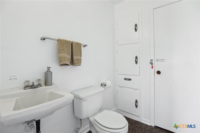 bathroom featuring a sink and toilet