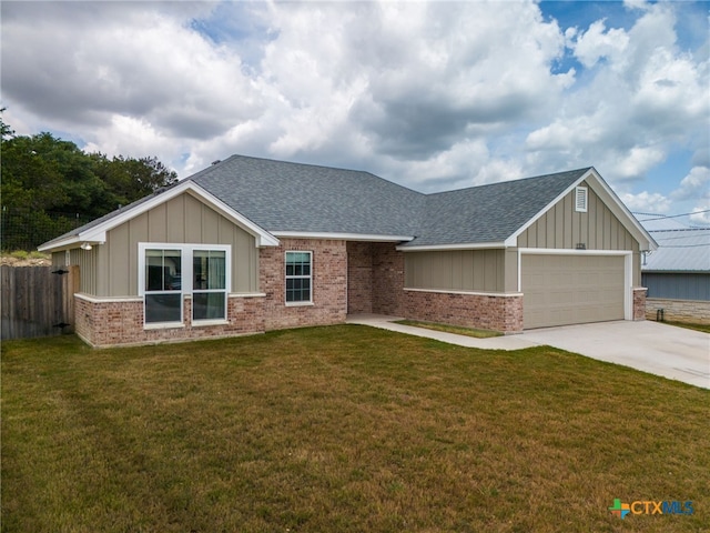 view of front facade featuring a garage and a front yard