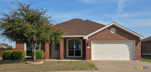 view of front of property featuring a garage and a front yard