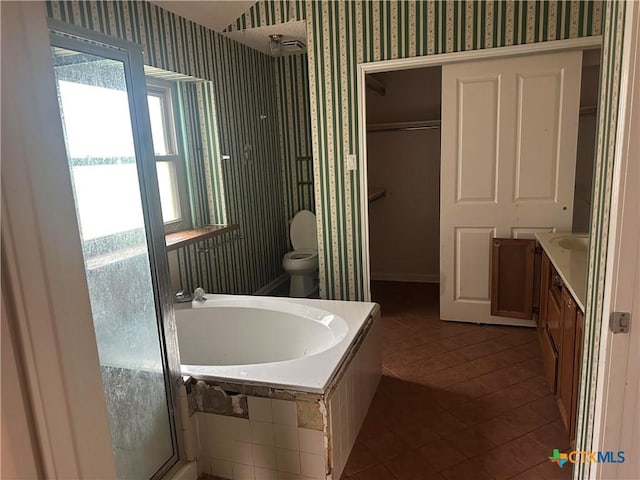 307 Illinois Dr, Harker Heights, TX 76548 - bathroom featuring toilet, wallpapered walls, a garden tub, vanity, and tile patterned flooring