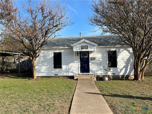 bungalow-style home featuring a front lawn