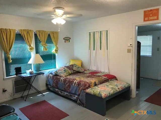 296 S Ocean Dr, Port Lavaca, TX 77979 - bedroom with a ceiling fan