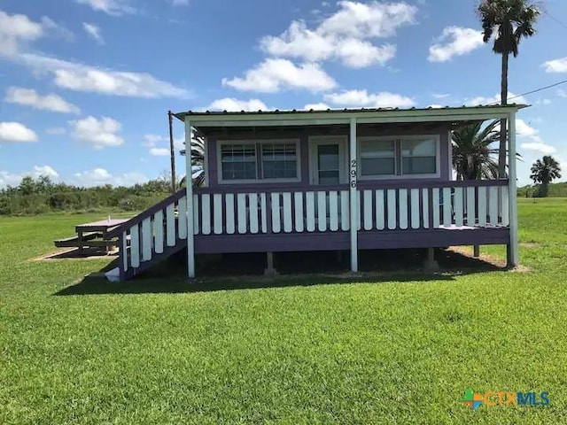 296 S Ocean Dr, Port Lavaca, TX 77979 - back of house with a lawn