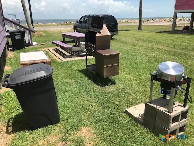 296 S Ocean Dr, Port Lavaca, TX 77979 - view of home's community featuring a lawn