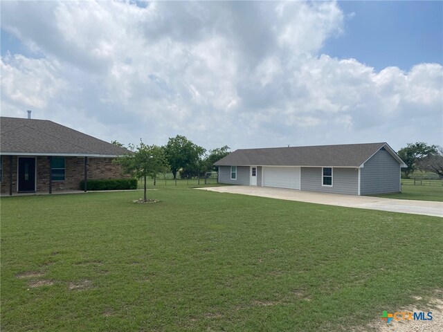 view of yard featuring a patio area and driveway