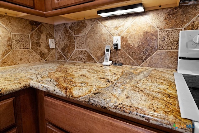 225 Anne Louise Dr, New Braunfels, TX 78130 - kitchen view of decorative backsplash and brown cabinets