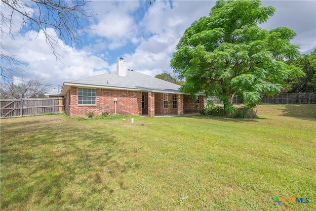 back of house featuring a lawn