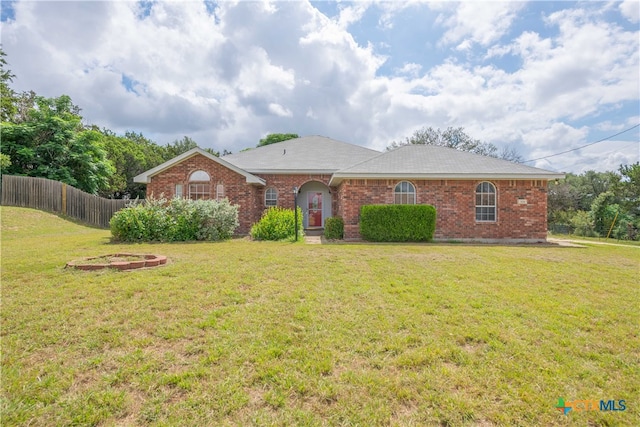 ranch-style home featuring a front lawn