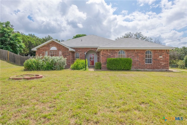 ranch-style house featuring a front yard