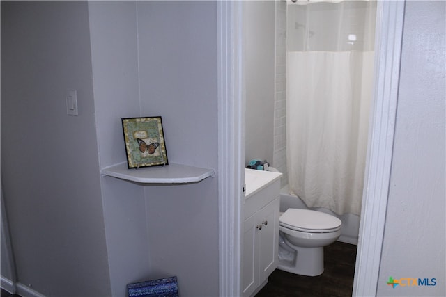 full bathroom with shower / tub combo with curtain, vanity, wood-type flooring, and toilet