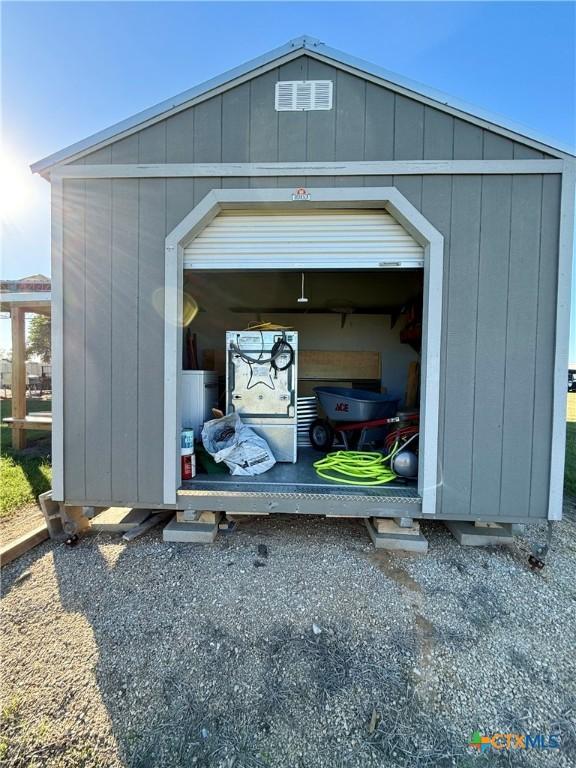 1012 W Broadway Ave, Seadrift, TX 77983