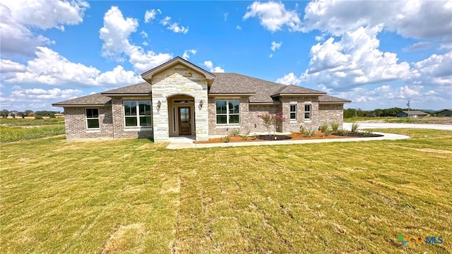 view of front of home featuring a front yard