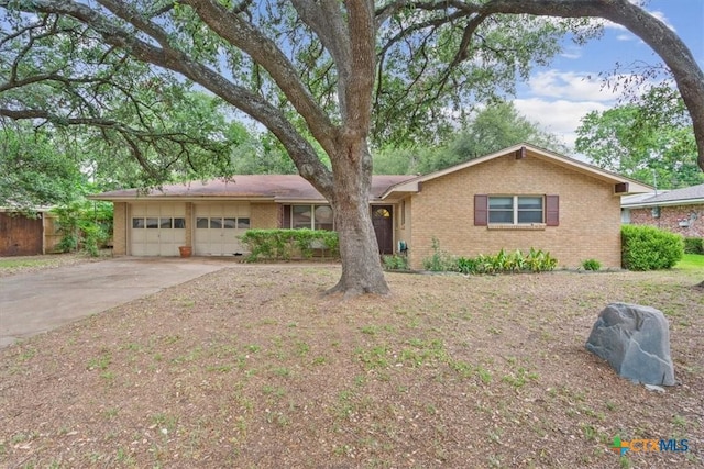 4412 Briar Cliff Rd, Temple, TX 76502 - single story home featuring brick siding, an attached garage, and driveway