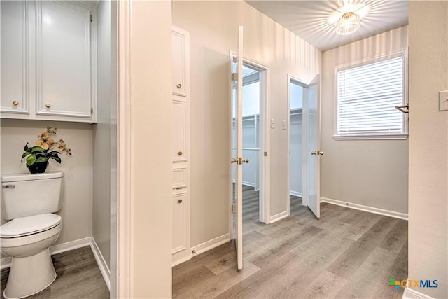 2605 Canyon Creek Dr, Temple, TX 76502 - bathroom featuring wood finished floors, toilet, and baseboards