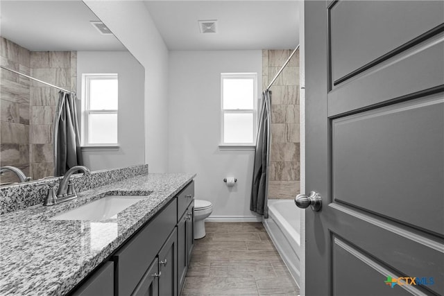 full bath featuring visible vents, toilet, vanity, and baseboards