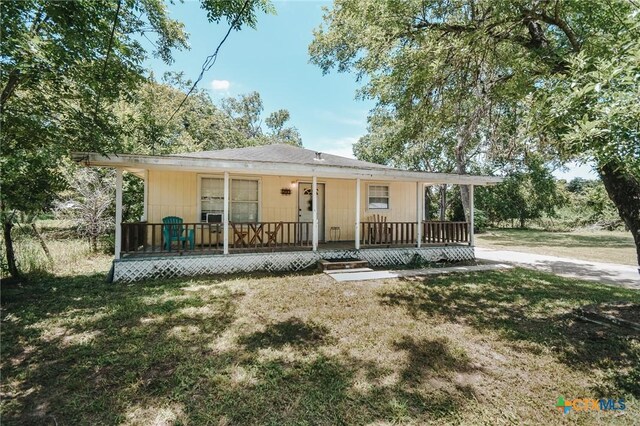 209 Pleasants St, Cuero, TX 77954 - photo 2