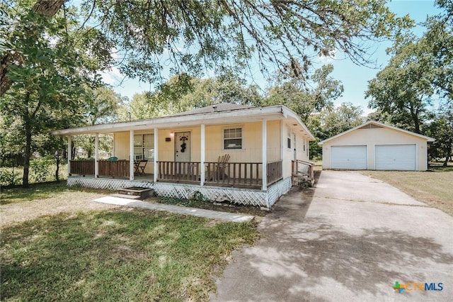 209 Pleasants St, Cuero, TX 77954 - photo 1