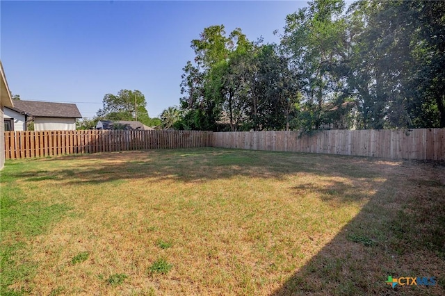505 E Convent St, Victoria, TX 77901 - view of yard