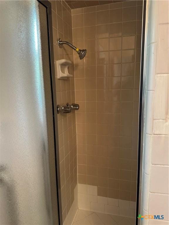 full bathroom featuring a stall shower