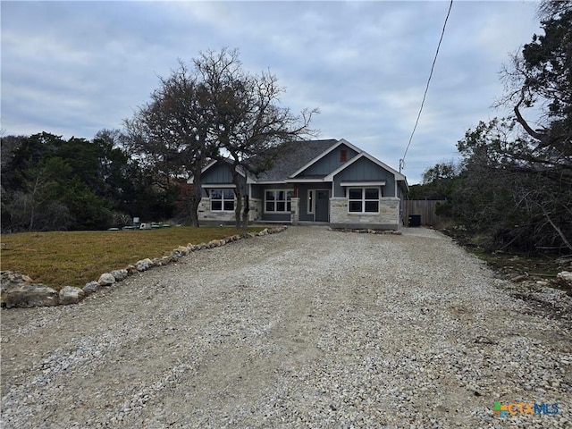 view of front of house with a front lawn