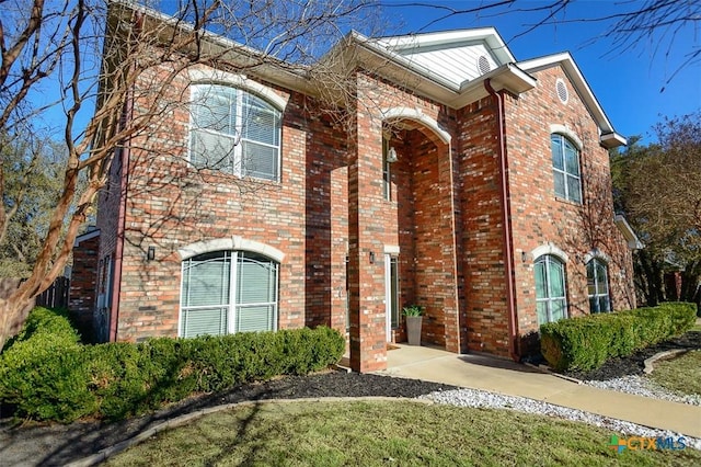 view of front of property featuring brick siding