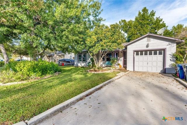 view of front of property featuring a front yard and a garage