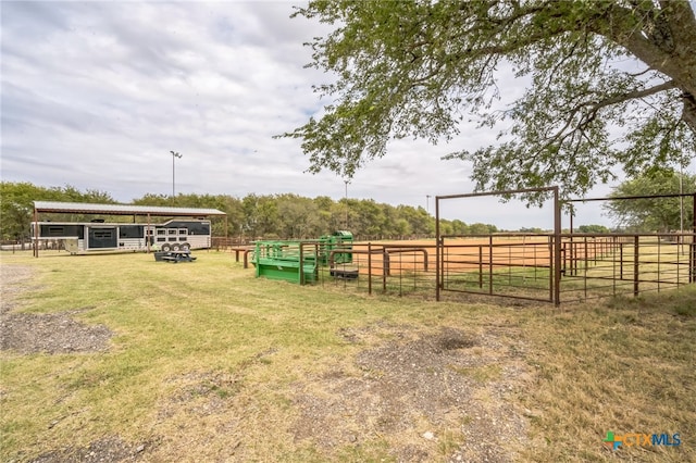 view of yard featuring a rural view