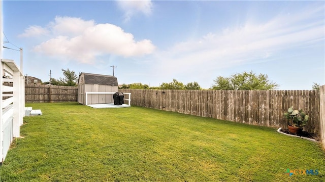 912 Bexley Dr, Seguin, TX 78155 - fenced backyard featuring a shed