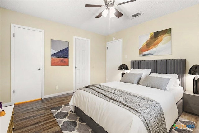 bedroom featuring a textured ceiling, dark hardwood / wood-style flooring, and ceiling fan