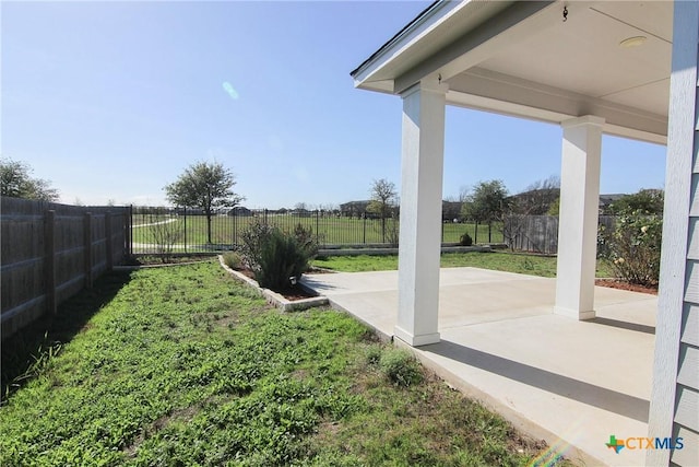 view of yard featuring a patio area