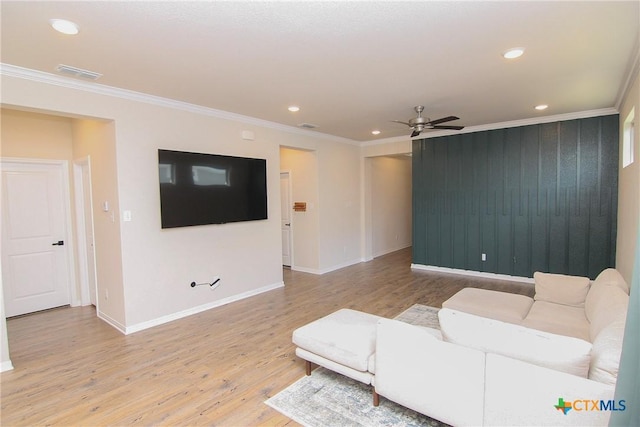 living room with ceiling fan, light hardwood / wood-style floors, and crown molding