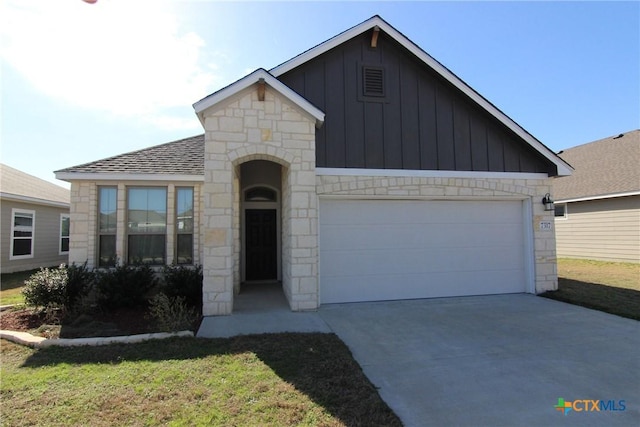 view of front facade with a garage and a front yard