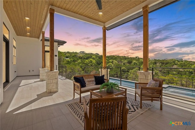 exterior space featuring an outdoor hangout area and ceiling fan