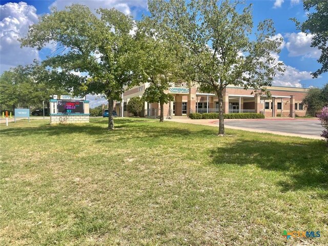 view of front of home with a front lawn