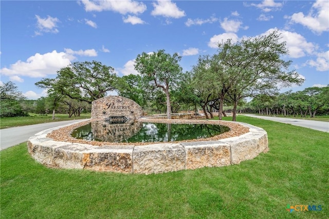 934 Wilderness Trl, New Braunfels, TX 78132 - community sign featuring a yard
