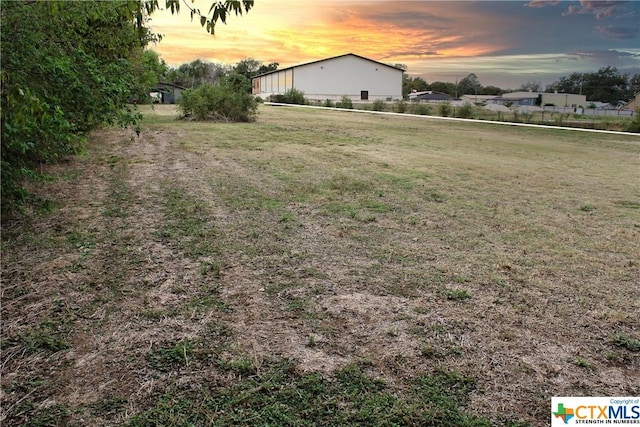 view of yard at dusk