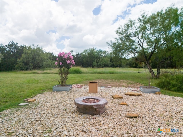 view of yard featuring an outdoor fire pit