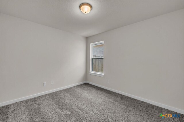 unfurnished room with dark wood-type flooring and an inviting chandelier