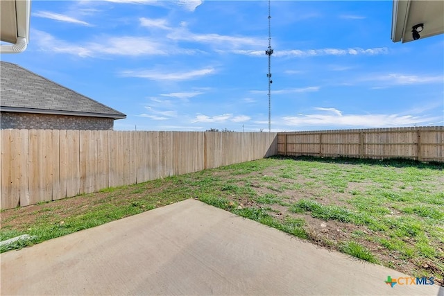 view of yard featuring a patio area