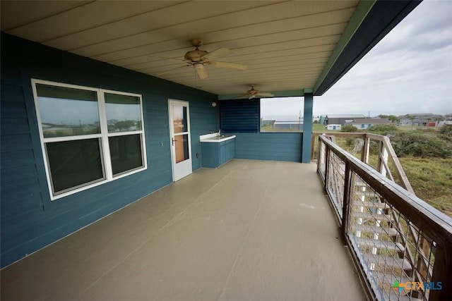 balcony featuring ceiling fan