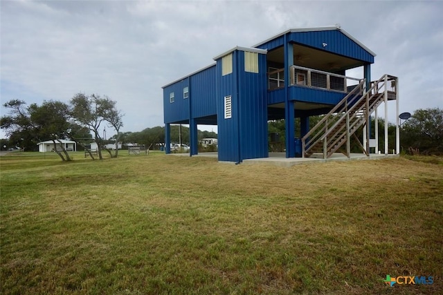 exterior space featuring a yard