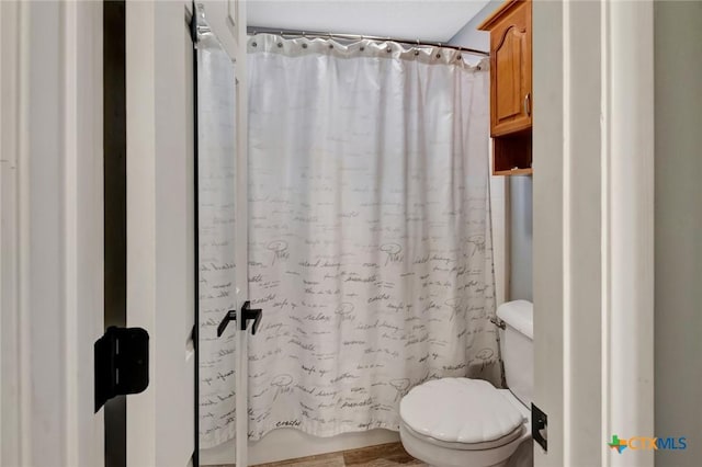 612 W Jackson Ave, Port Oconnor, TX 77982 - full bathroom featuring toilet and a shower with shower curtain