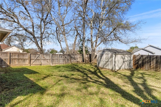 view of yard with a storage shed